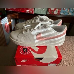 Brand New Never Worn with Box White/Pink Ladies Nike Court shoe size (9).